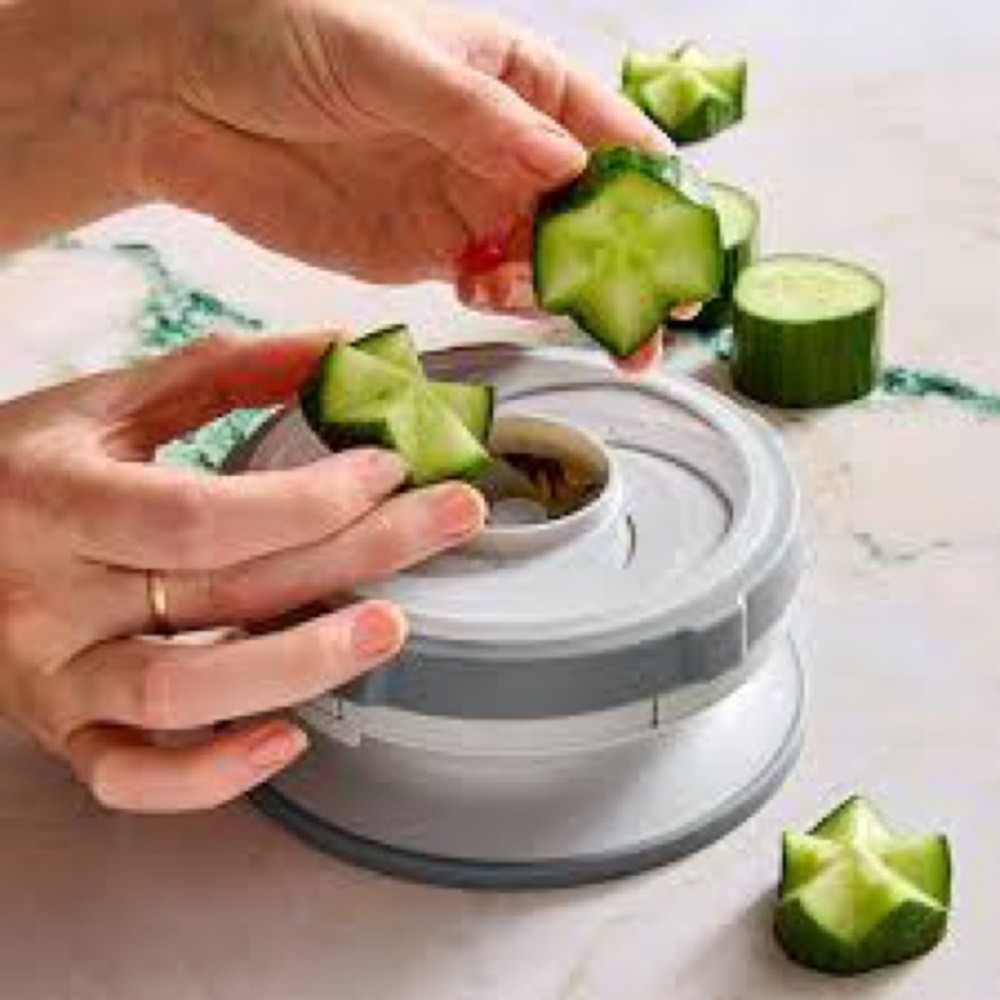 NEW IN BOX Pampered Chef Decorative Cutter 101393